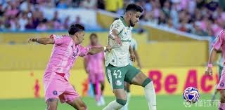 球员合同仅剩18个月！卫报：切尔西酝酿1.35亿镑求购皇马边锋维尼修斯